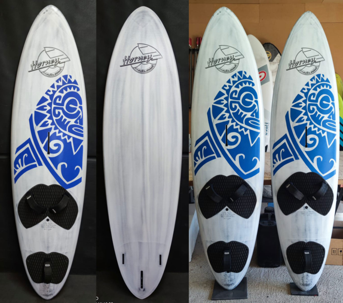 Doppelpack: 1 x Thruster FreeWave Crossover 95, Länge: 228 cm, Breite: 62 cm, Volumen: 95 l, Gewicht: 6290 g + 1 x Thruster Wave 82, Länge: 226 cm, Breite: 58 cm, Volumen: 82 l, Gewicht: 6290 g Doppelpack: 1 x Thruster FreeWave Crossover 95, Länge: 228 cm, Breite: 62 cm, Volumen: 95 l, Gewicht: 6290 g + 1 x Thruster Wave 82, Länge: 226 cm, Breite: 58 cm, Volumen: 82 l, Gewicht: 6290 g